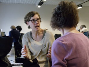 Counselor explains options to a Medicare beneficiary.